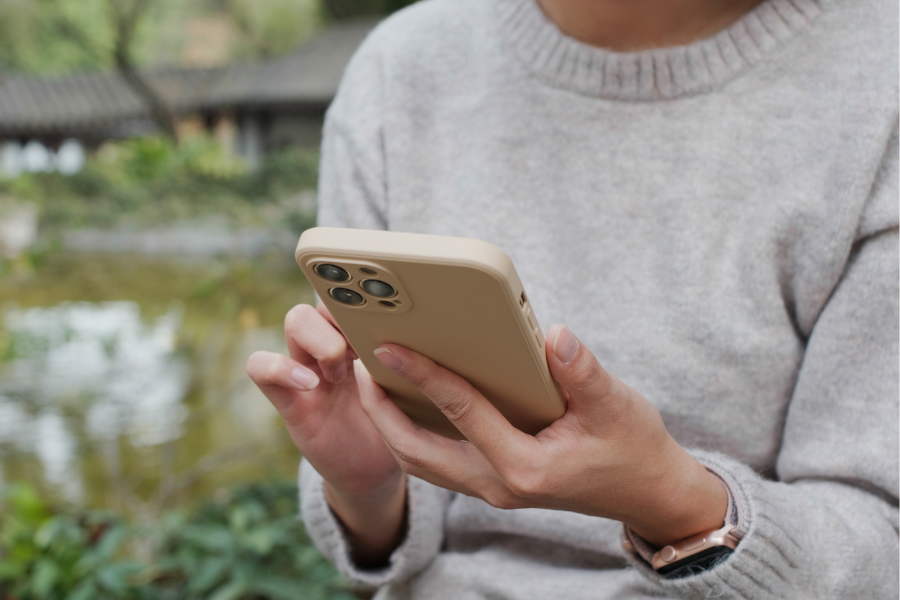 woman using digital addiction treatment app